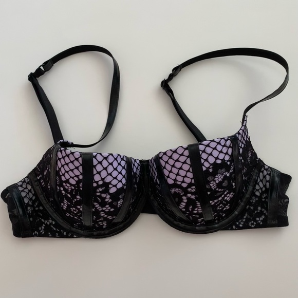 Victoria secret Liliac laced black push up - Picture 2 of 3